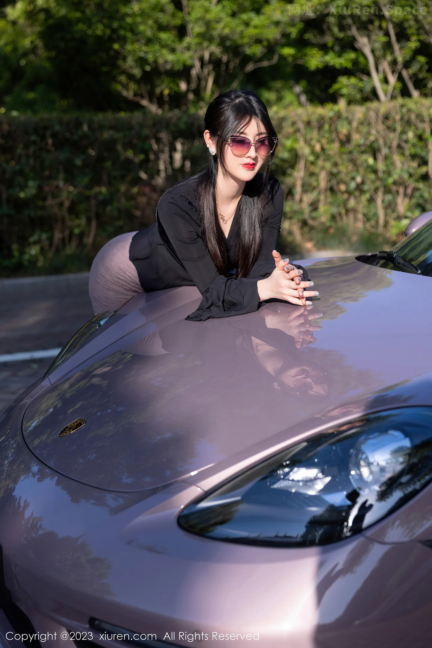 图片[5]-[XiuRen秀人网]2023.05.05 NO.6676 诗诗kiki 黑色紧身小礼服与粉色短裙加黑丝美腿性感私房写真集-秀人网官方网站